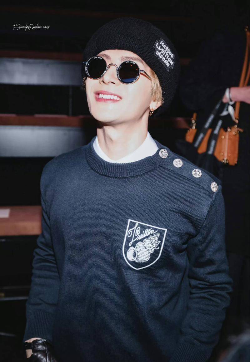 第一个作品果然很王嘉尔!_嘎嘎_设计_手腕