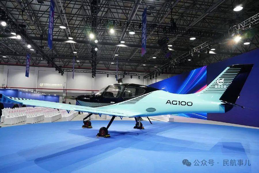 国产新一代教练机领雁ag100下线交付_培训_产业化_飞行