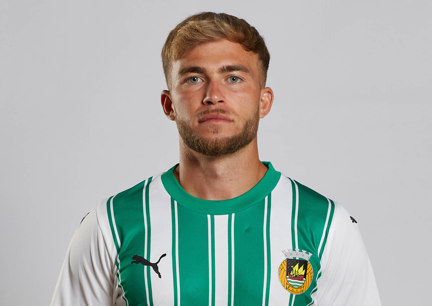 热身赛轰5球,何宇鹏首秀,国安新外援即将合练 4中