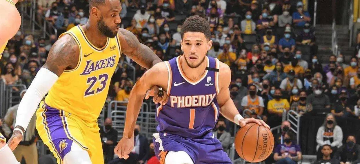 美媒:布克曾想加盟湖人追随詹姆斯,但威少事情让詹皇非常伤心_球迷