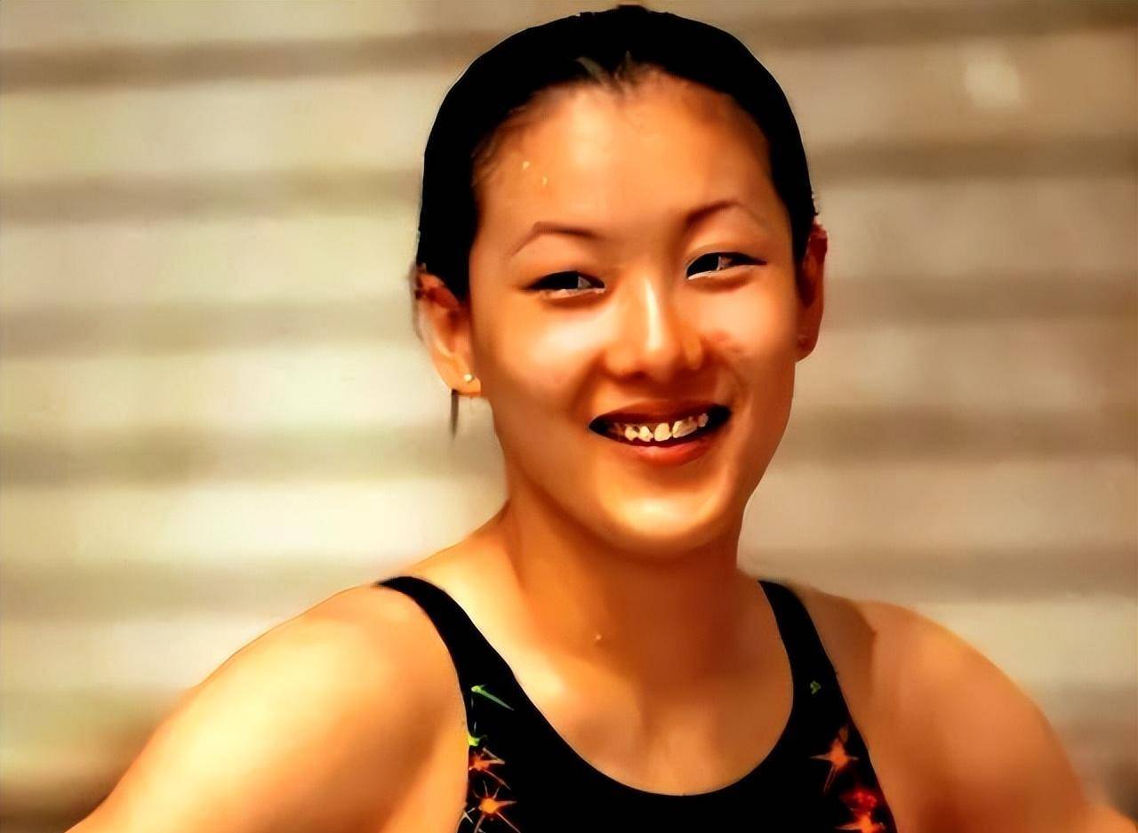 "跳水女皇"伏明霞:不顾父母反对嫁大26岁富商,她过得幸福吗?