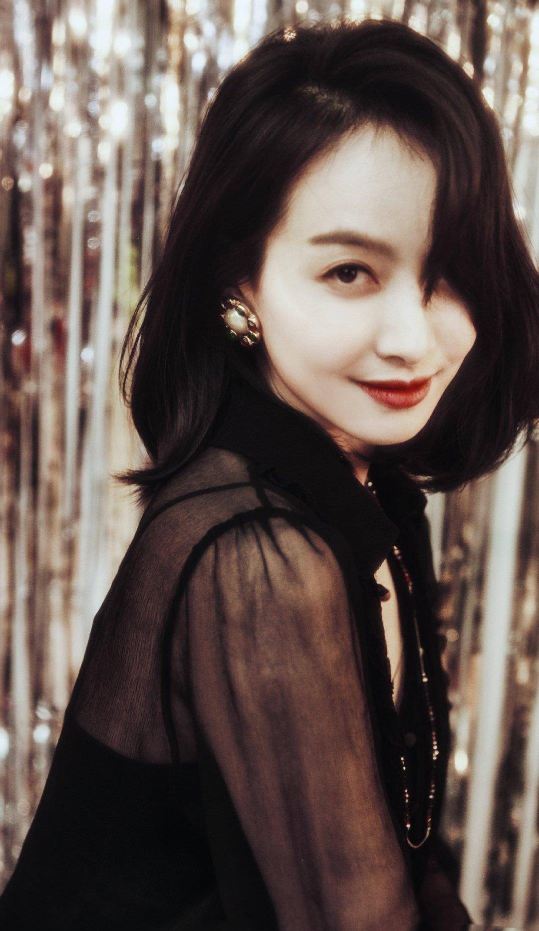 宋茜新造型薄纱上衣搭阔腿裤,照样美得高级又惊艳_剧中_图案_衣服