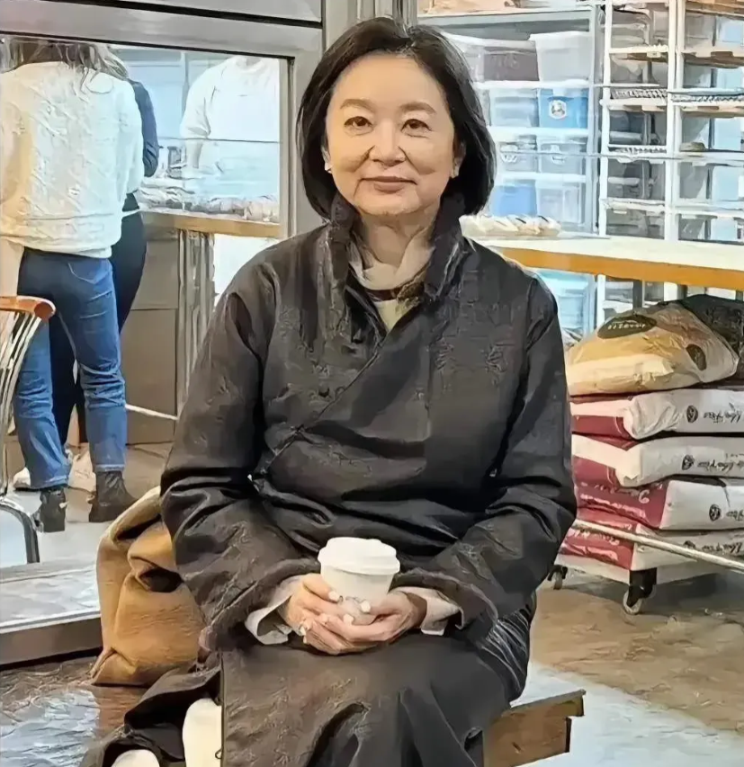 林青霞近照曝光,网友惊呼:"奶奶照"中的优雅女神!_生活_人生_照片
