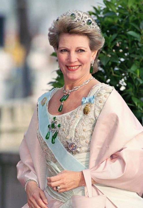 丹麦三美公主的童话爱情:宠任性王夫,爱秃头王子,嫁末代国王