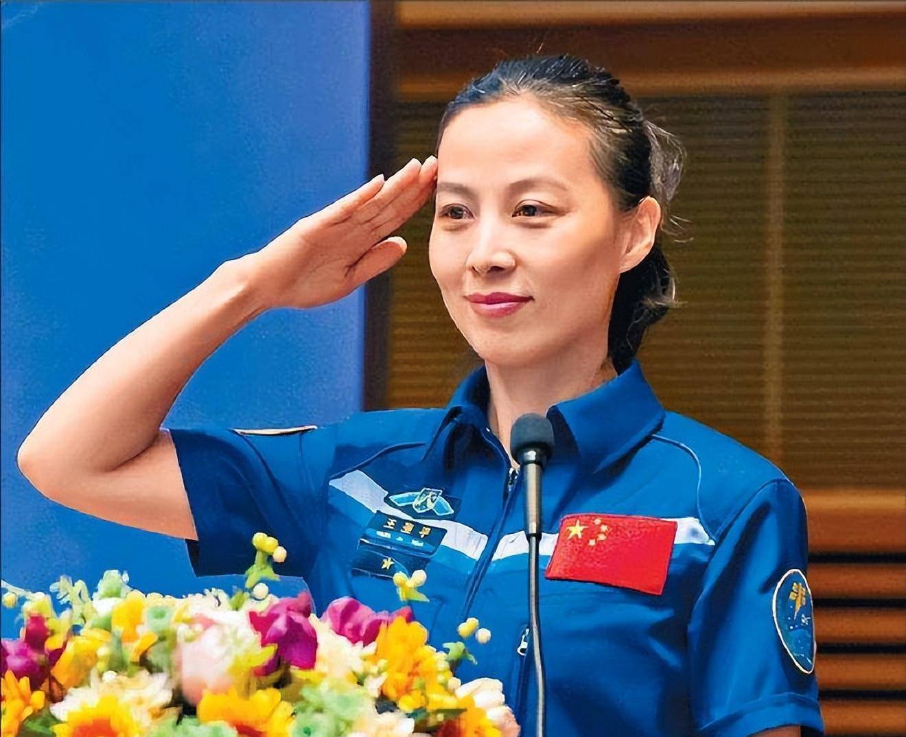 王亚平首次上天回来后,为丈夫生了一个女儿,国家给予四项优待_训练