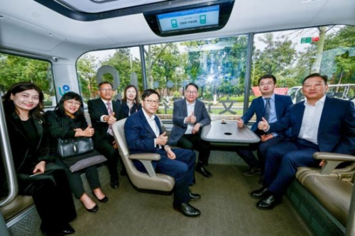 再获认可，文远知行自动驾驶小巴接待香港政务司司长一行