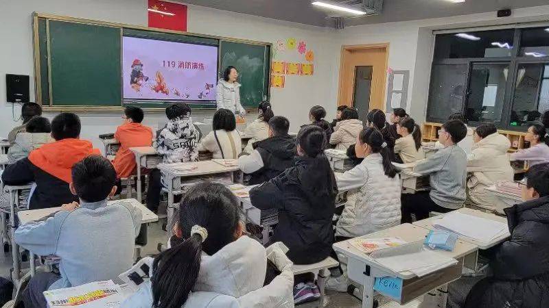 筑牢安全防线 守护校园平安——瑞丁小学开展住宿生消防安全应急疏散