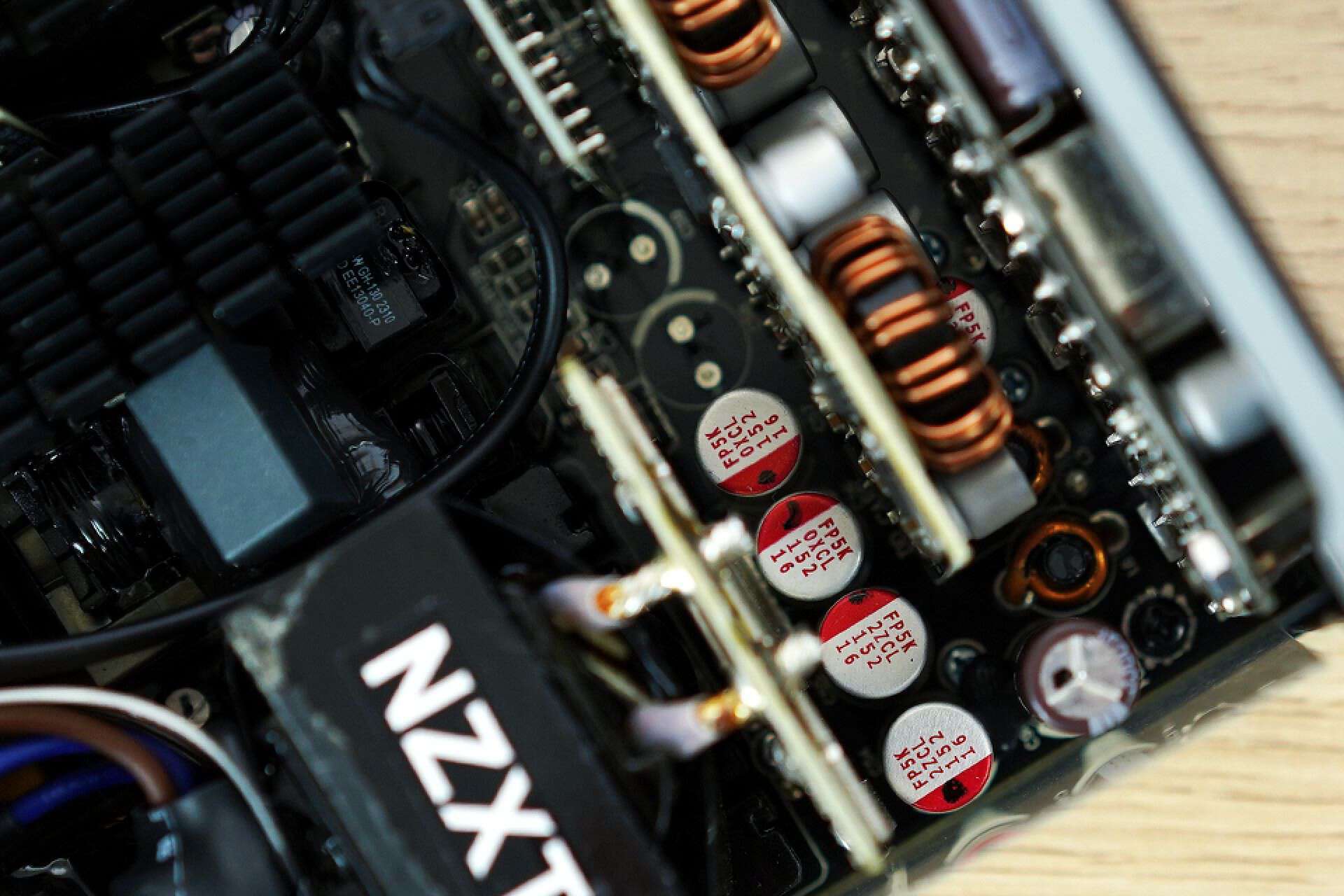 配置豪华,用料扎实,恩杰nzxt c1200 gold电源拆解评测_供电_风扇_认证
