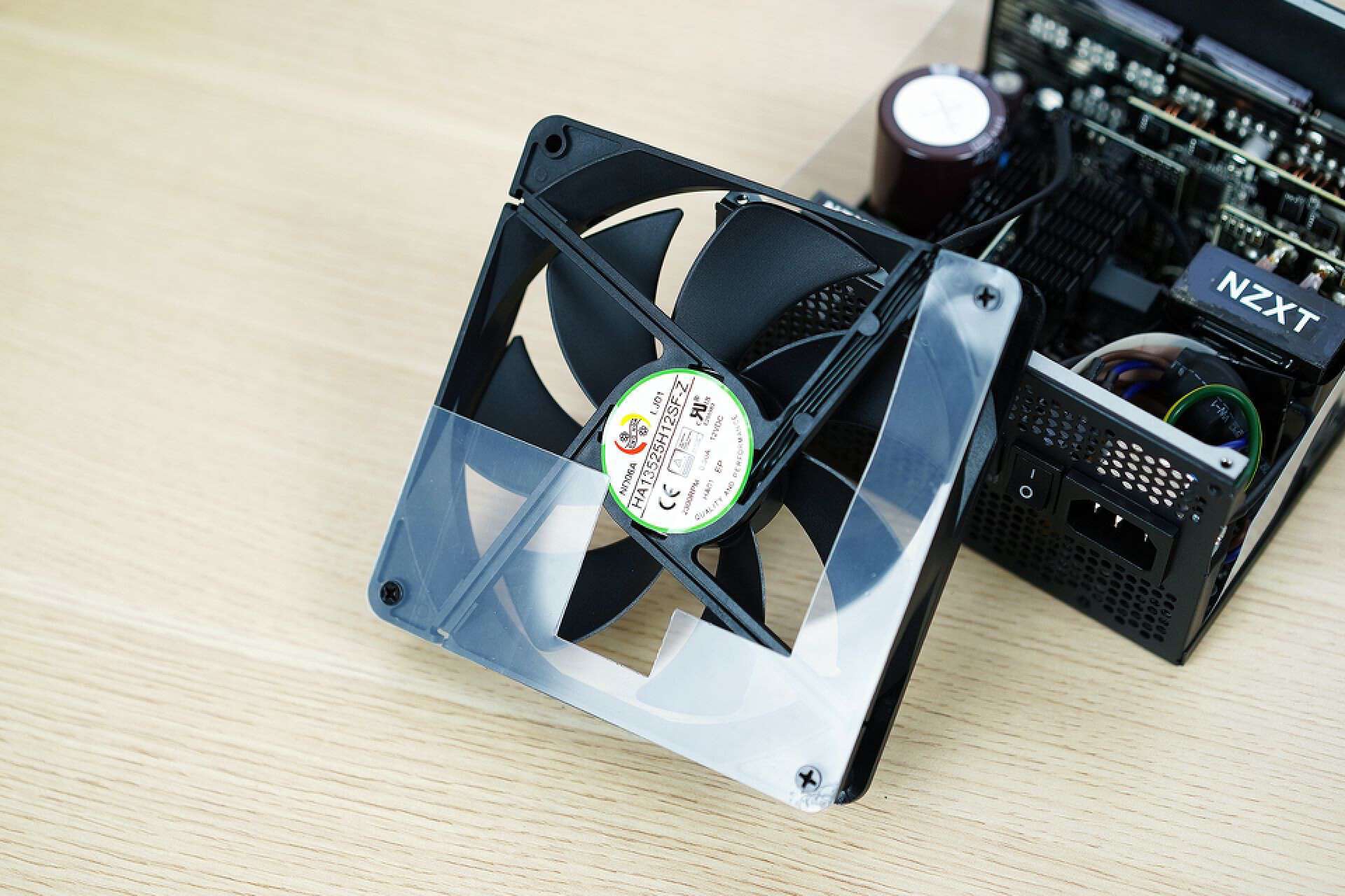 配置豪华,用料扎实,恩杰nzxt c1200 gold电源拆解评测_供电_风扇_认证
