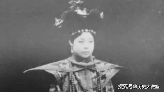 1953年,44歲婦女臨死前,悄悄對丈夫說:我曾是大清皇妃