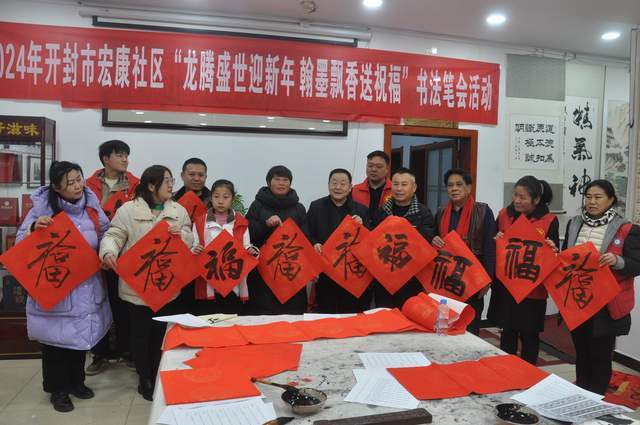 活动现场,开封市长轩书画院的王凤立,李永波,崔成林,李国庆,高文军,宋