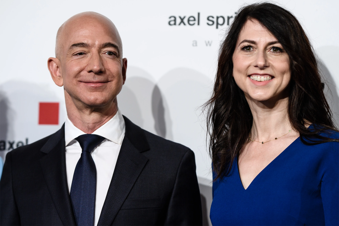 贝佐斯过60岁生日容光焕发,桑切斯戴30克拉钻戒抢镜!