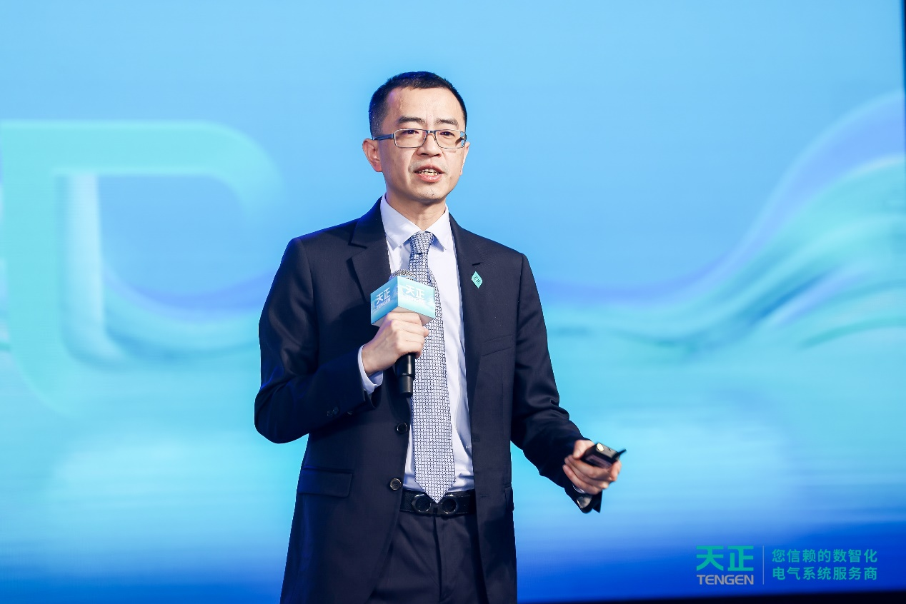 天正集团董事长高天乐,天正电气轮值总裁周光辉,及天正核心管理团队