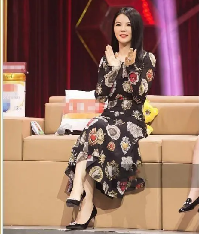 李湘宣布退休后又出现在维嘉直播间!是为友情,还是要重出江湖?