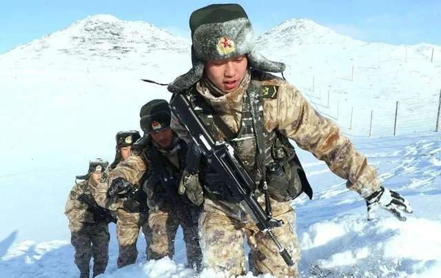 那一年军装改革,给无人区的边防军,送去的居然是女军装…_哨所_张明乐