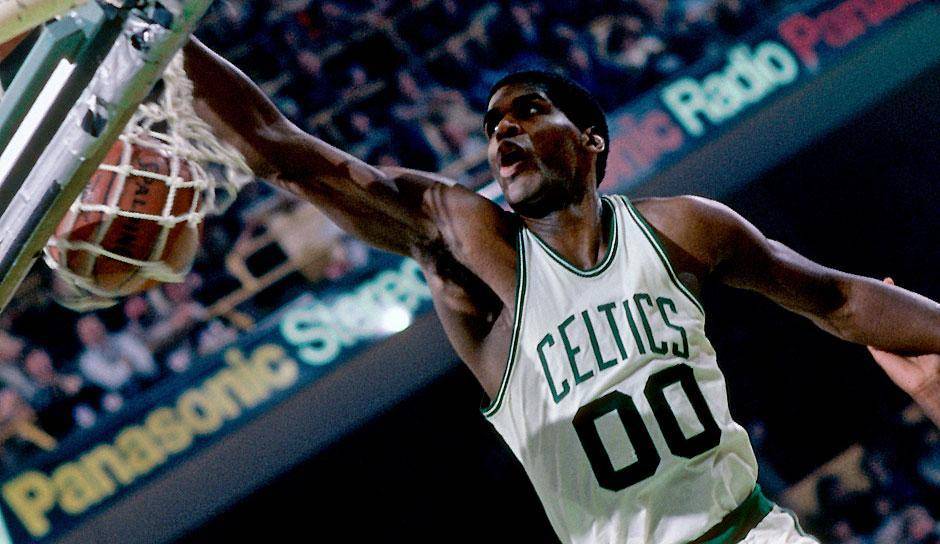 三胖简评:身为常规赛前十守门员的尤因如今在季后赛的榜单里再进一步