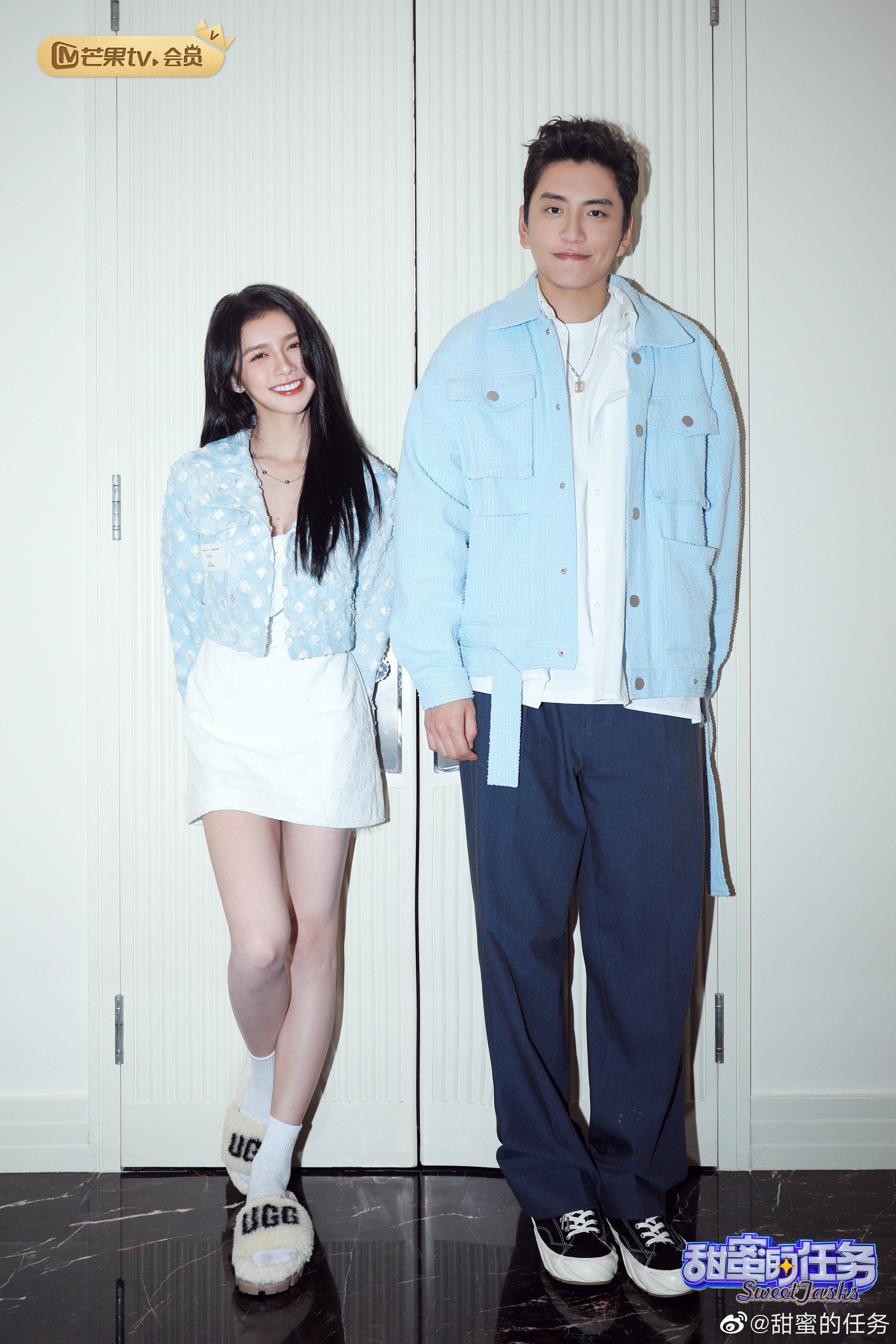 王大陆和女友边吃火锅边亲吻,网友:他吃蒜不?