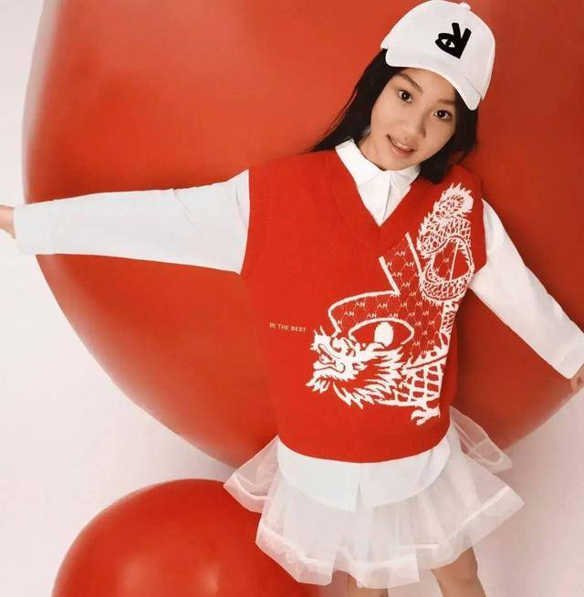 11岁甜馨杂志封面大片流出,模样大变认不出,网友:太像妈妈了_贾乃亮