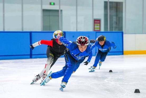 唐山冰上运动中心项目短道速滑团队投入集训