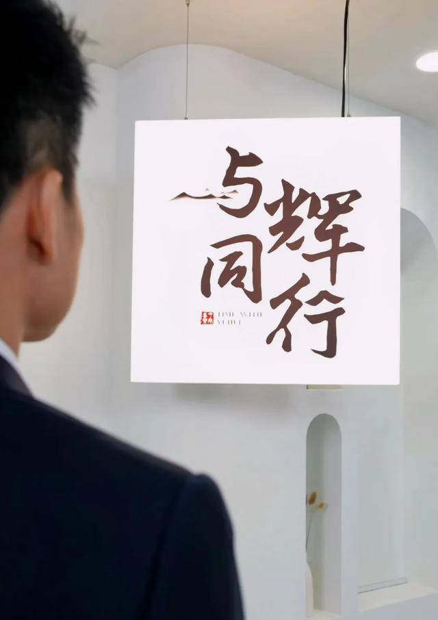 这样心心相印的默契不需要用言语来表达,即使隔着千山万水,依然是超然