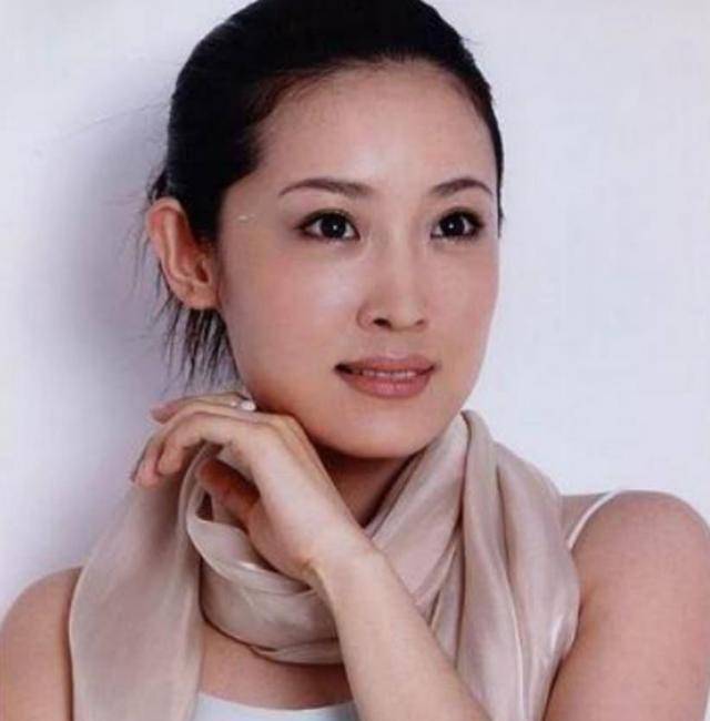 傅丽云:嫁给三婚的著名导演陈国军,比丈夫小16岁,如今怎样了?