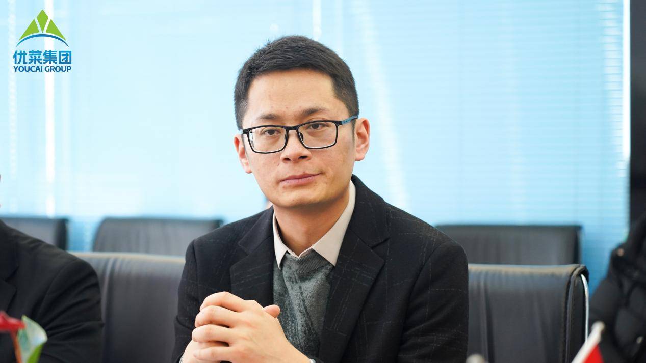 马尔康市委常委,市政府副市长杨成军就马尔康市基本情况做了详细介绍.