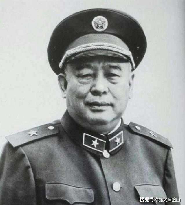 第一野战军第1军第1师的师长黄新廷和政委余秋里