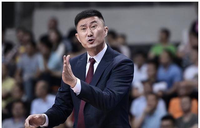 杜锋正式上任宣布提拔新职务,级别薪水已经曝光,即将追平朱芳雨_篮球