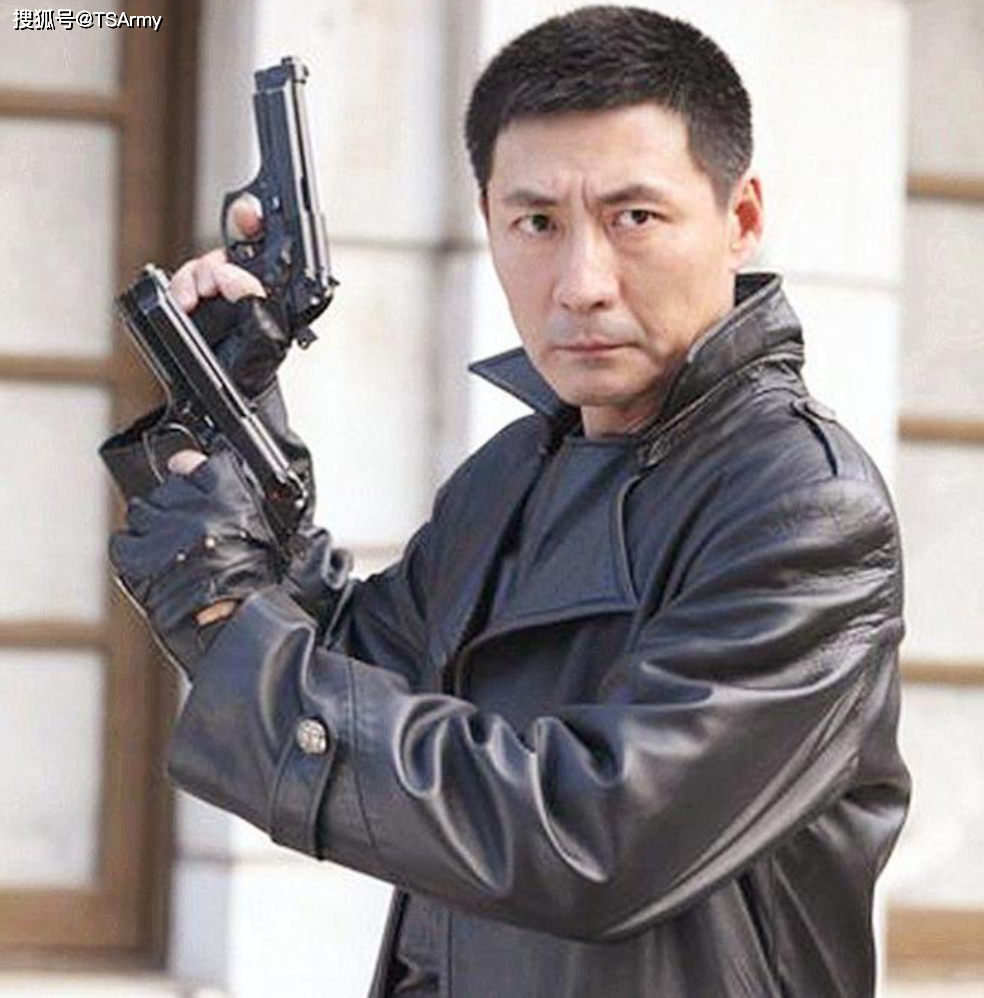 中燕双鹰的"穿越"武器不简单,都是80年代的世界名枪_伯莱塔_手枪_系列