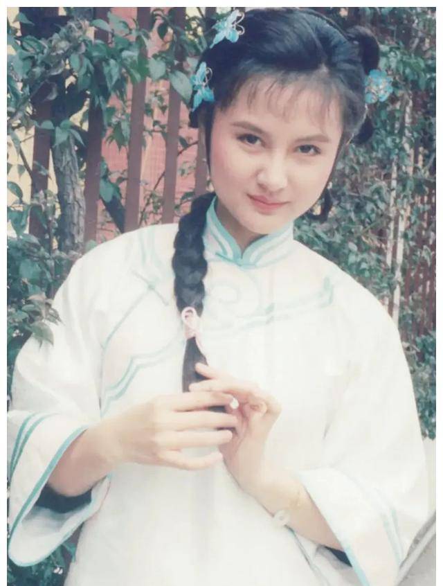 程灵素是金庸小说《飞狐外传》中的女主角,是"毒手药王"无嗔大师的