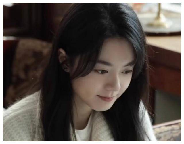 21岁赵今麦拍吻戏太欲了,被吴磊抱着亲到害羞,这谁能顶得住_殷果_林