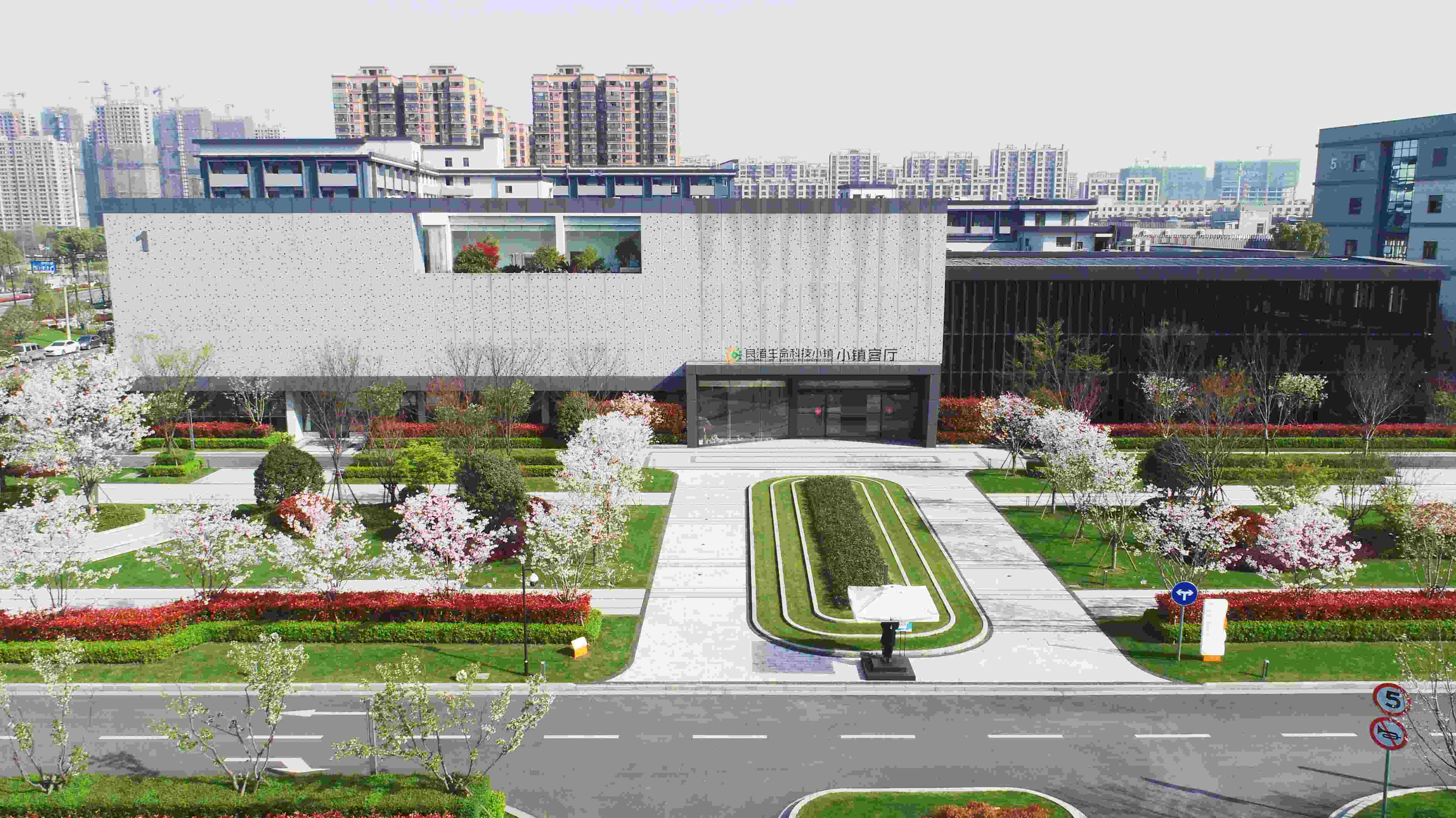 器械,精准诊疗等生命健康产业,引育了杭州海关生物检测基地,杰毅生物