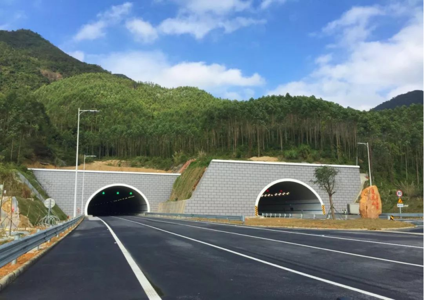 柳州莲花山隧道图片