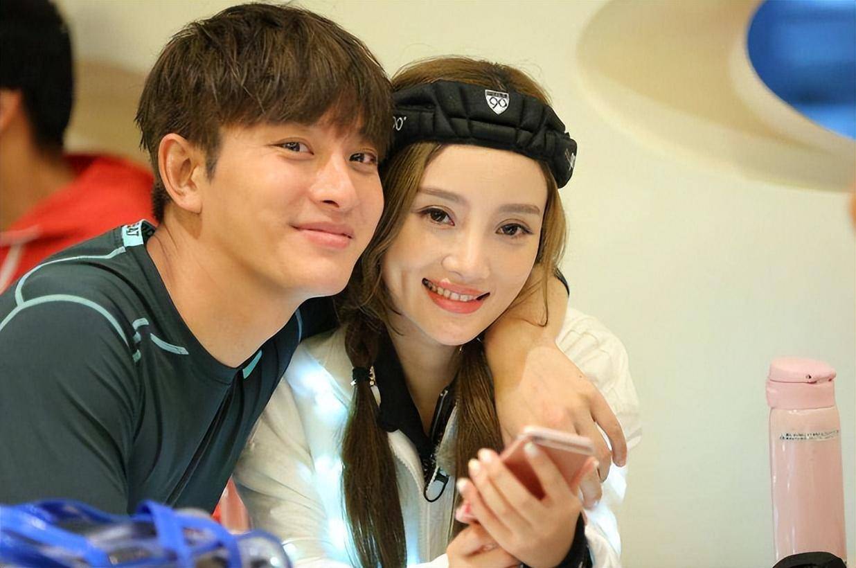有种"整容"叫贾乃亮离婚,前妻李小璐变化不大,他却像换了个人_表演