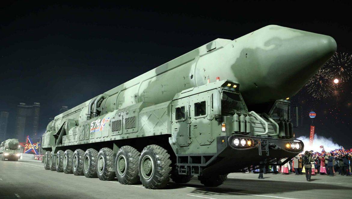 美军重兵集结半岛周边海域，我外交部副部长孙卫东访问朝鲜