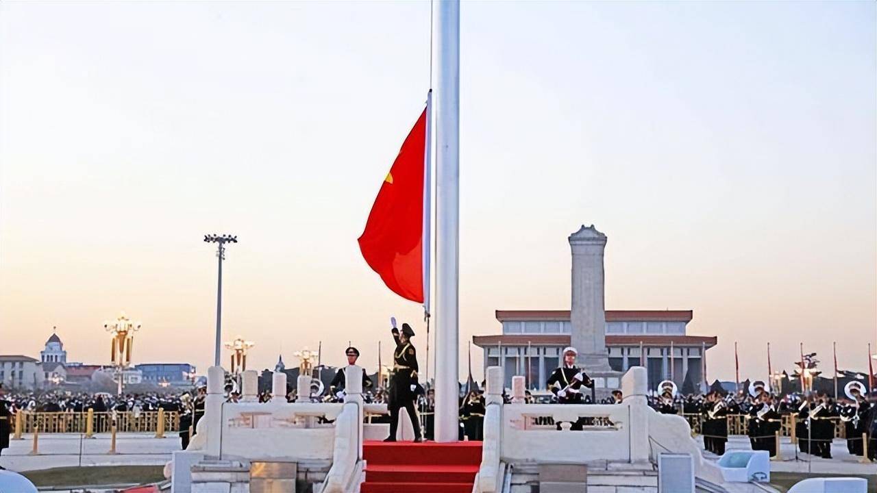 北京天安门广场升国旗时间及预约攻略!_升旗_游客_北京市