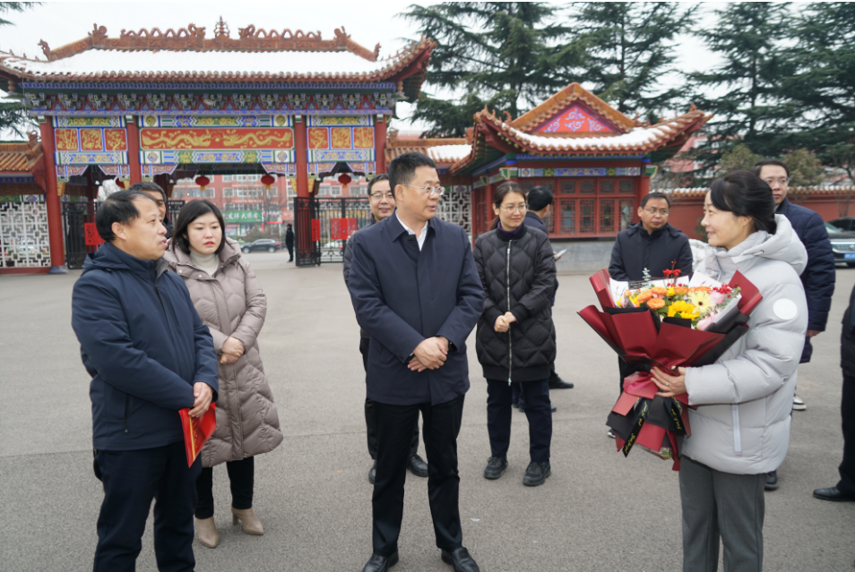 渑池县委书记谢喜来走访慰问仰韶酒业!_的发展_转型_工业化