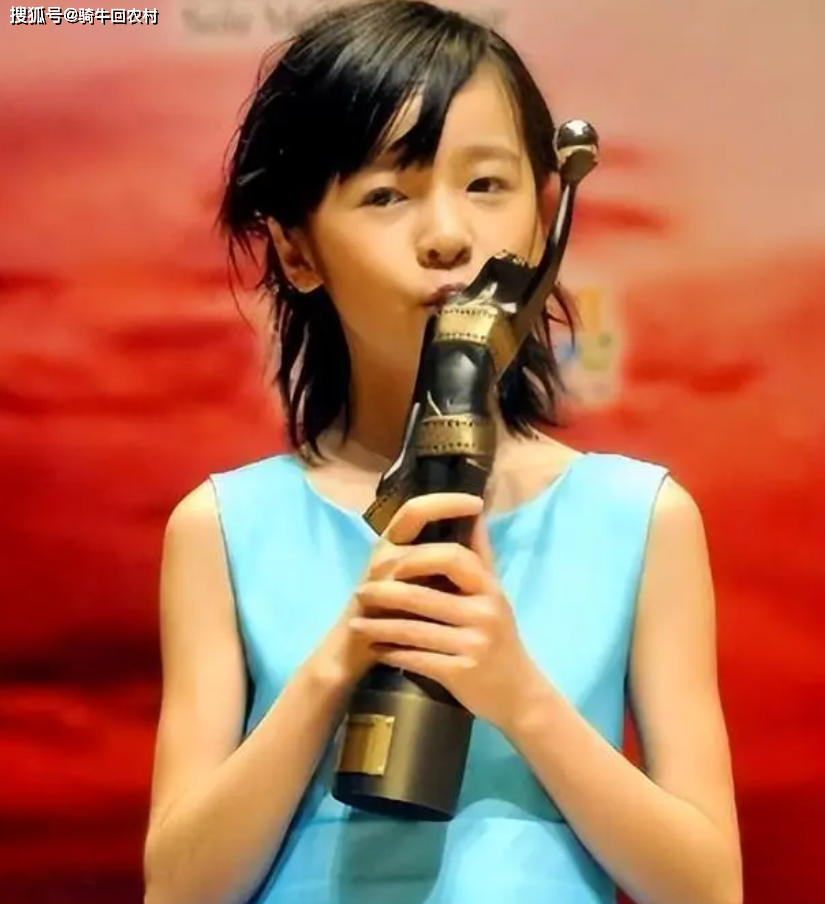 而之后她又与天王刘德华合作,两人戏里扮演父女,对于这个"女儿",华仔