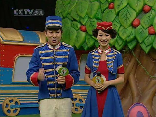 红果果陈苏:嫁给同事绿泡泡,就职央视20年生两胎幸福美满_智慧_频道