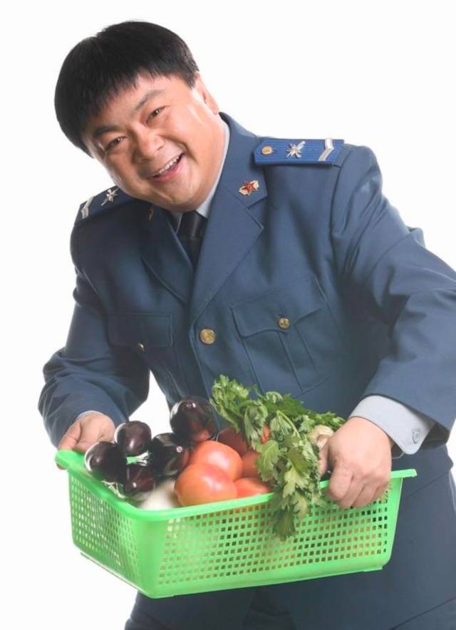 曾经的军艺校草,如今因探店再次爆火,直言:变吃货后很快乐了_洪剑涛