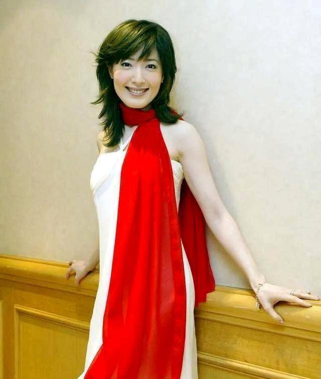最美"潘金莲"杨思敏,19岁走红33岁却沦落卖拉面 ,现在如何了?