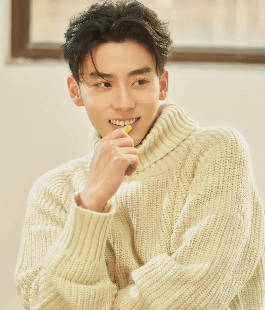 赵华为,98年出生于贵州遵义,中国戏剧学院毕业,2022