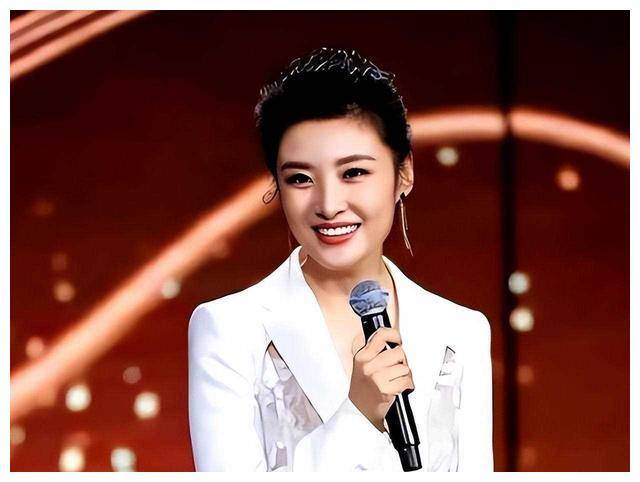 主持人周涛:离开央视是有原因的,尽管事业再登高峰仍对女儿有愧