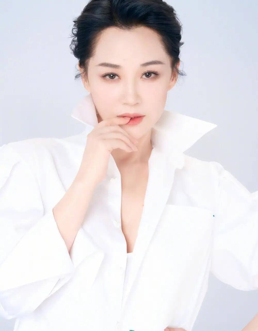 明明已经四十多岁,依然惊艳岁月的女星,林心如刘涛周迅美如方物_保养