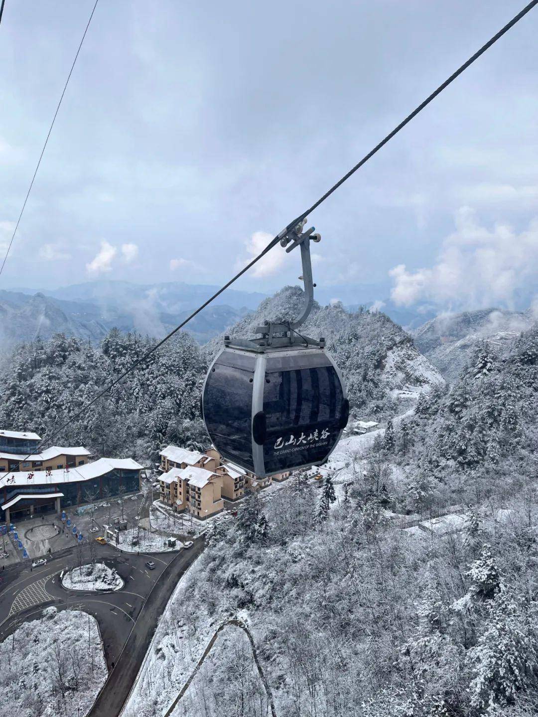 "神兽出笼" | 白雪公主般的巴山大峡谷!邀你前来游玩!_冰雪_罗盘_滑雪