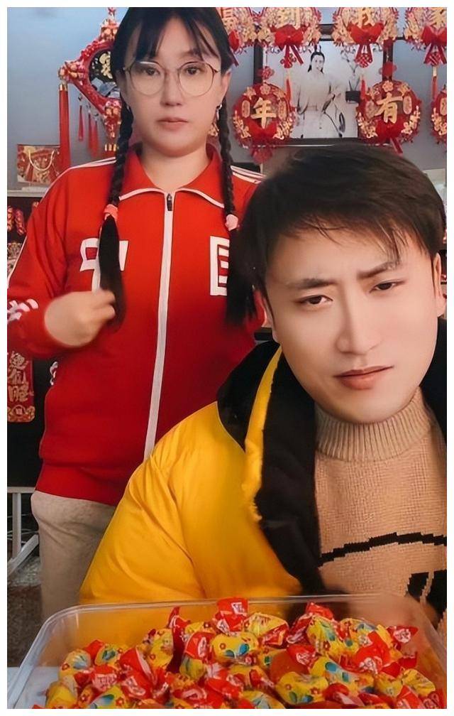 吴云飞懒理离婚风波,淡定直播带货,"刘英"蒋依杉发声为其解围_高艺诺