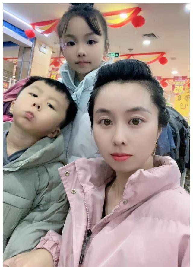 田静与奇奇悦悦合照,李圣律师坚守初心,熊磊挑战婆婆三观_妈妈_父母