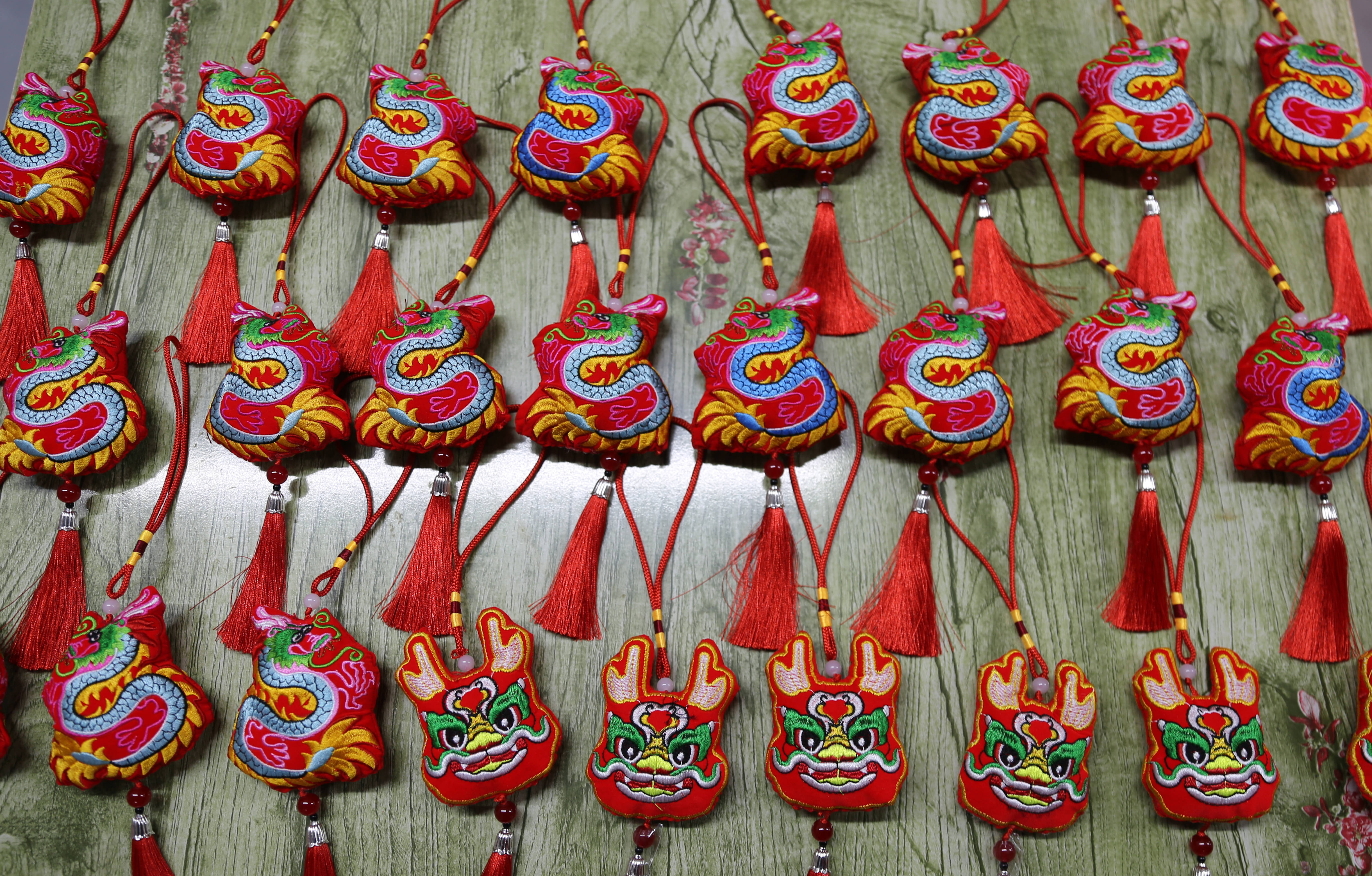 夏县:订单龙饰香包生产销售忙_加工_布艺_产品