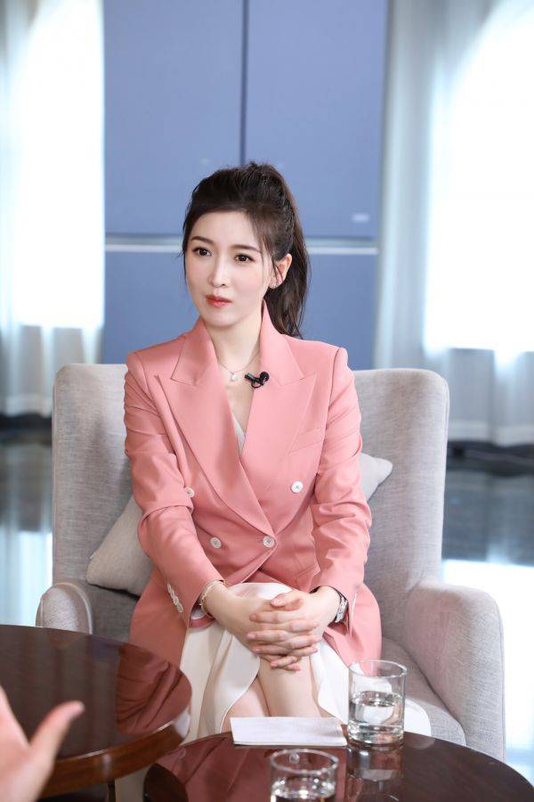 在娱乐圈这个充满诱惑和竞争的环境中,朱梓橦始终保