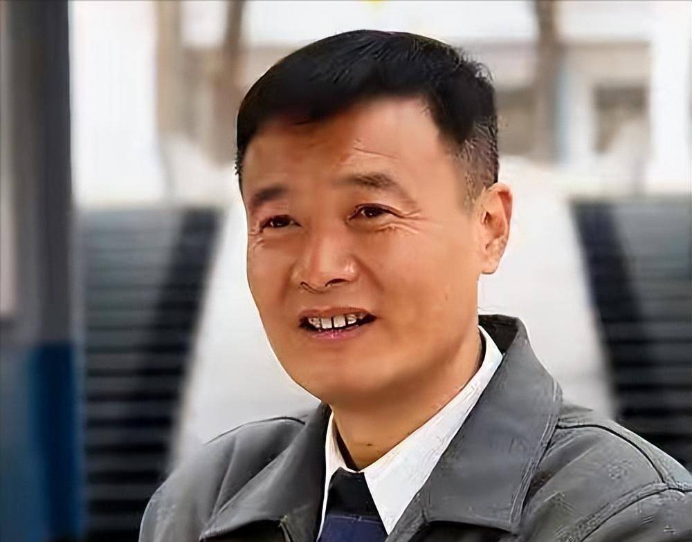 孙松:演《渴望》成名后却没戏拍了,与演员妻子相爱却有遗憾_表演_角色